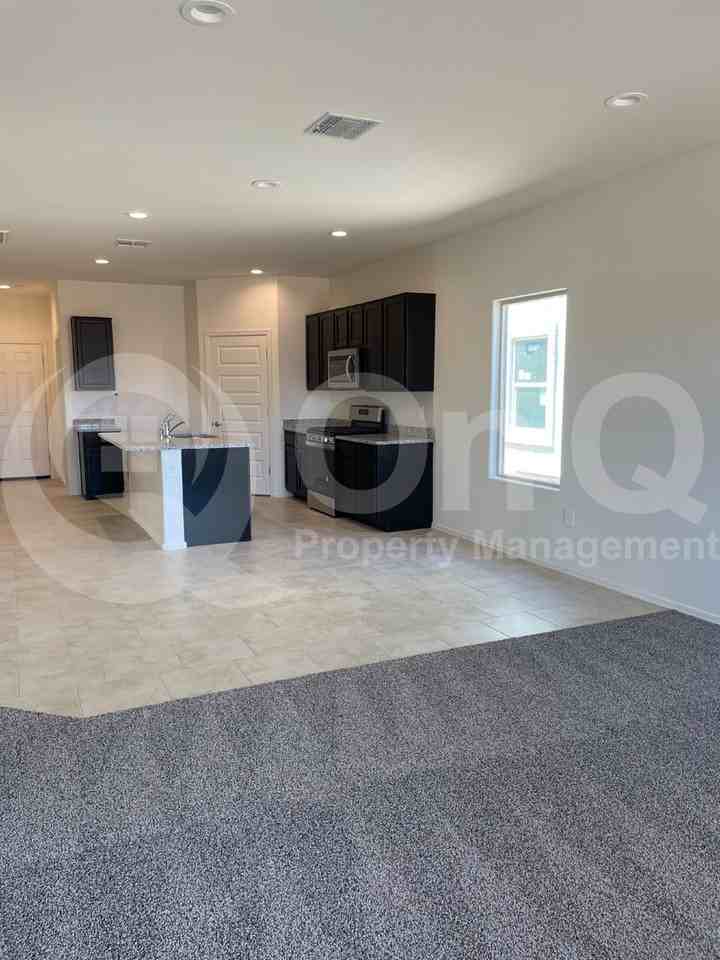 10192 N Leopard Gecko Ter - Photo 5 of 27