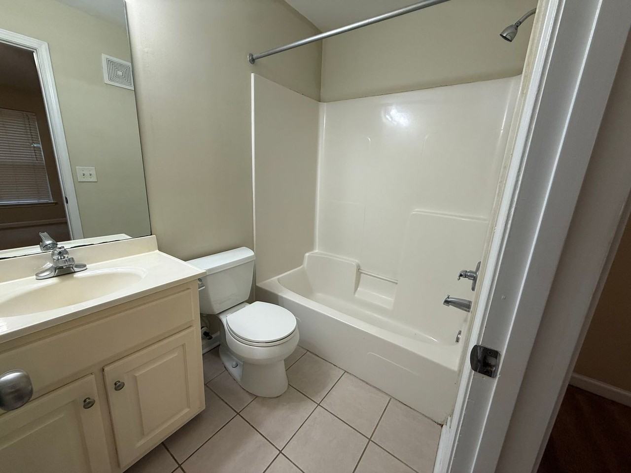 490 Barnett Shoals Rd - Photo 6 of 17