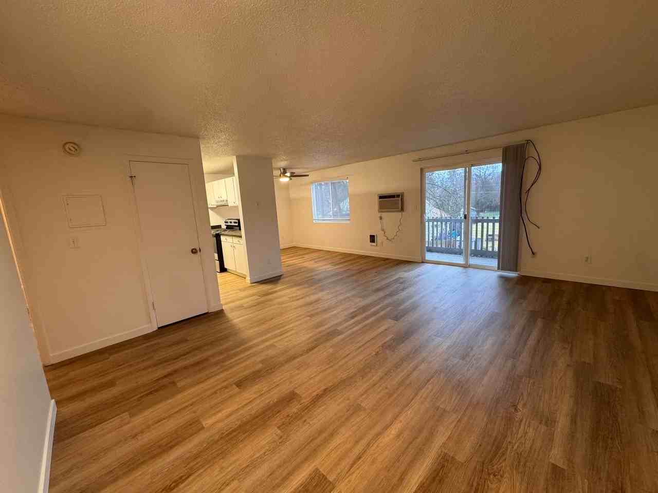 8921 East Liberty Avenue - Photo 7 of 18