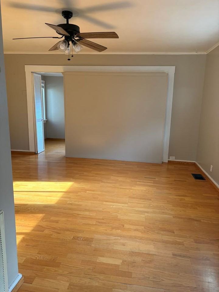 220 North Pine Street - Photo 3 of 8