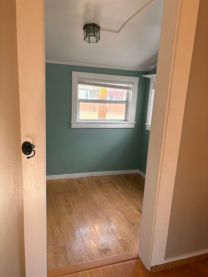 220 North Pine Street - Photo 4 of 8