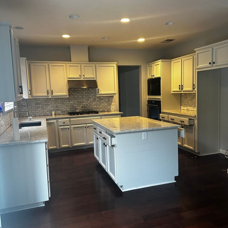 340 Lyman Cir - Photo 3 of 17