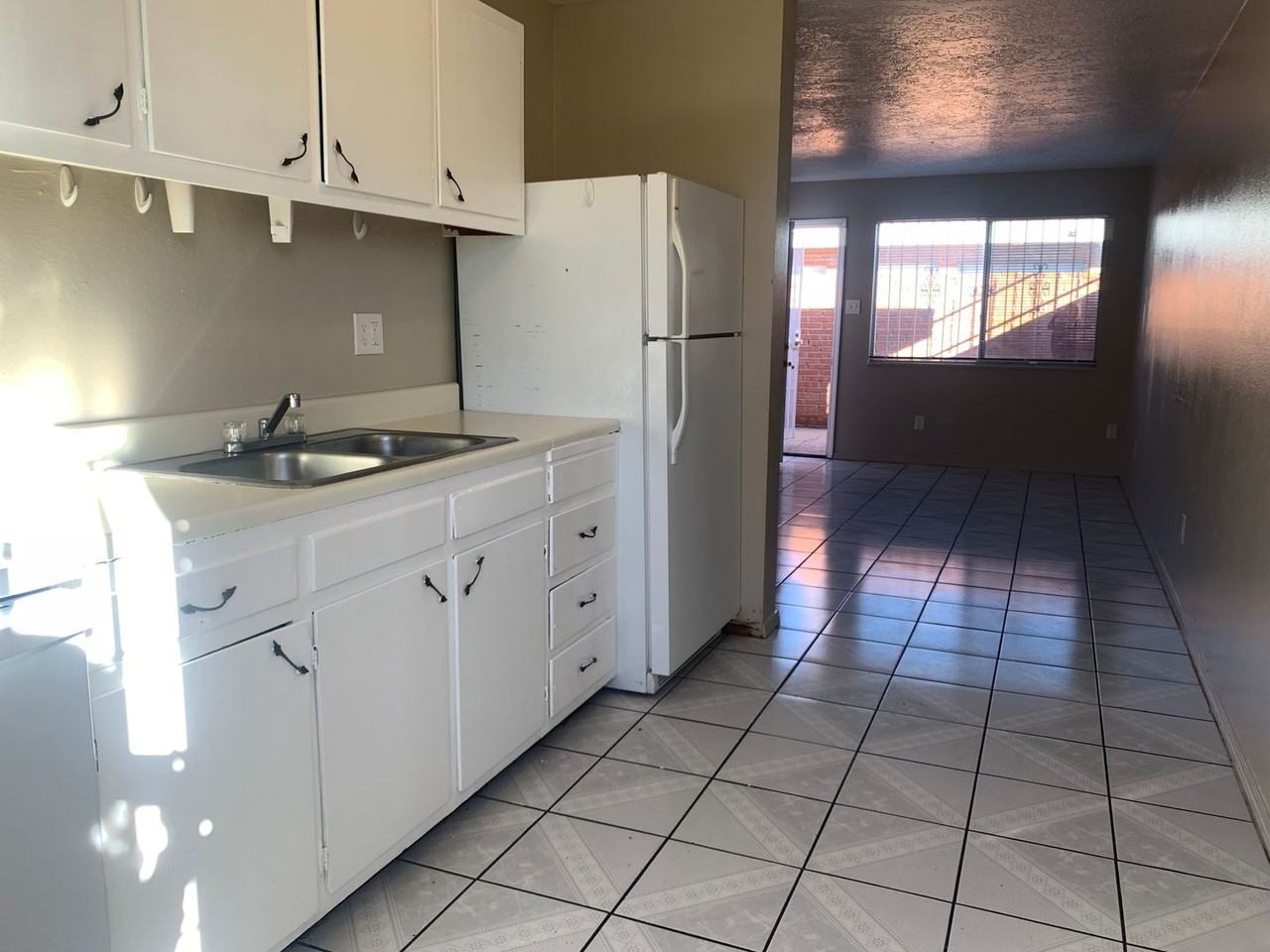 Spacious 2 Bedroom Apartment with Washer Included - Photo 2 of 22