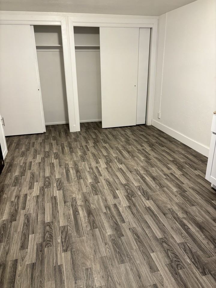 672 Southwest #B - Photo 3 of 19