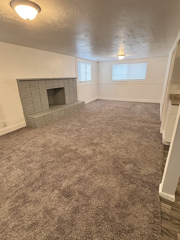 672 Southwest #B - Photo 4 of 19