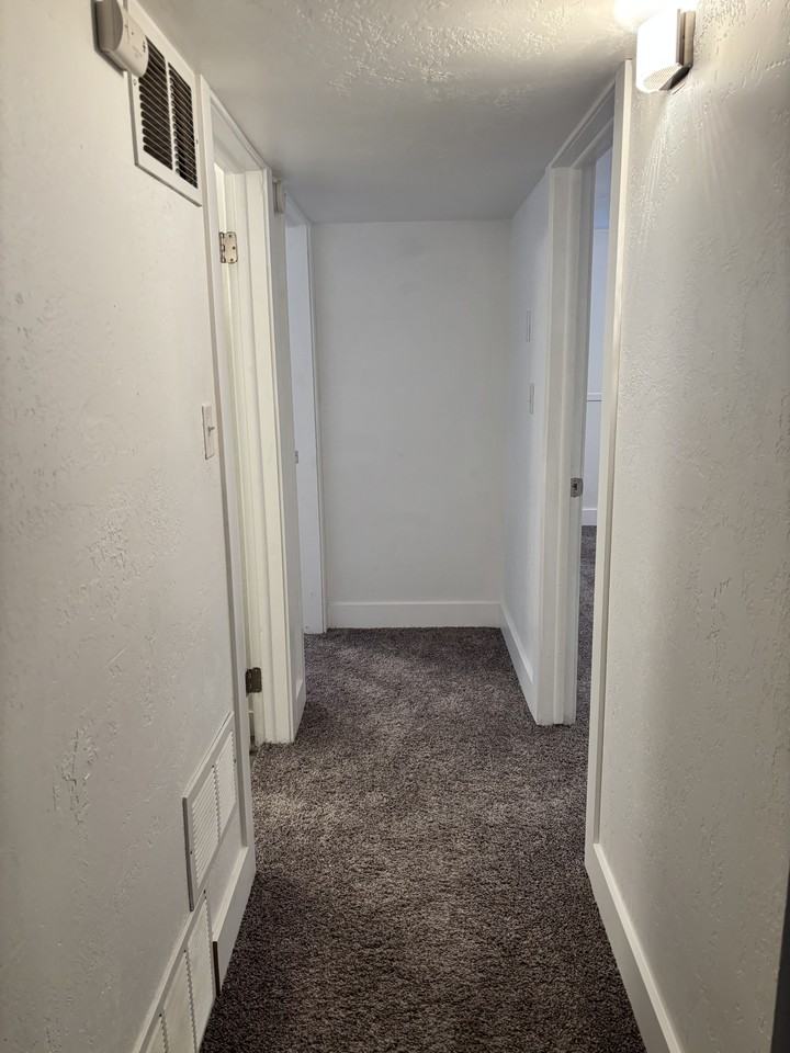 672 Southwest #B - Photo 5 of 19