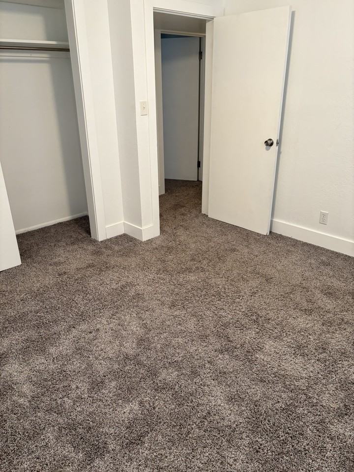 672 Southwest #B - Photo 2 of 19