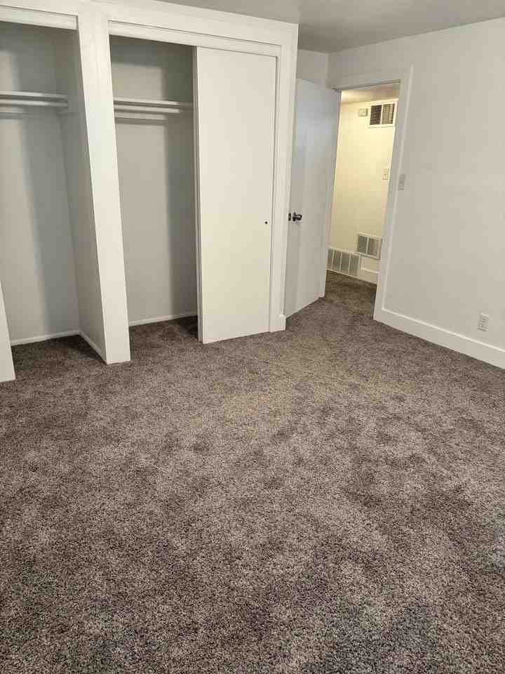 672 Southwest #B - Photo 3 of 19