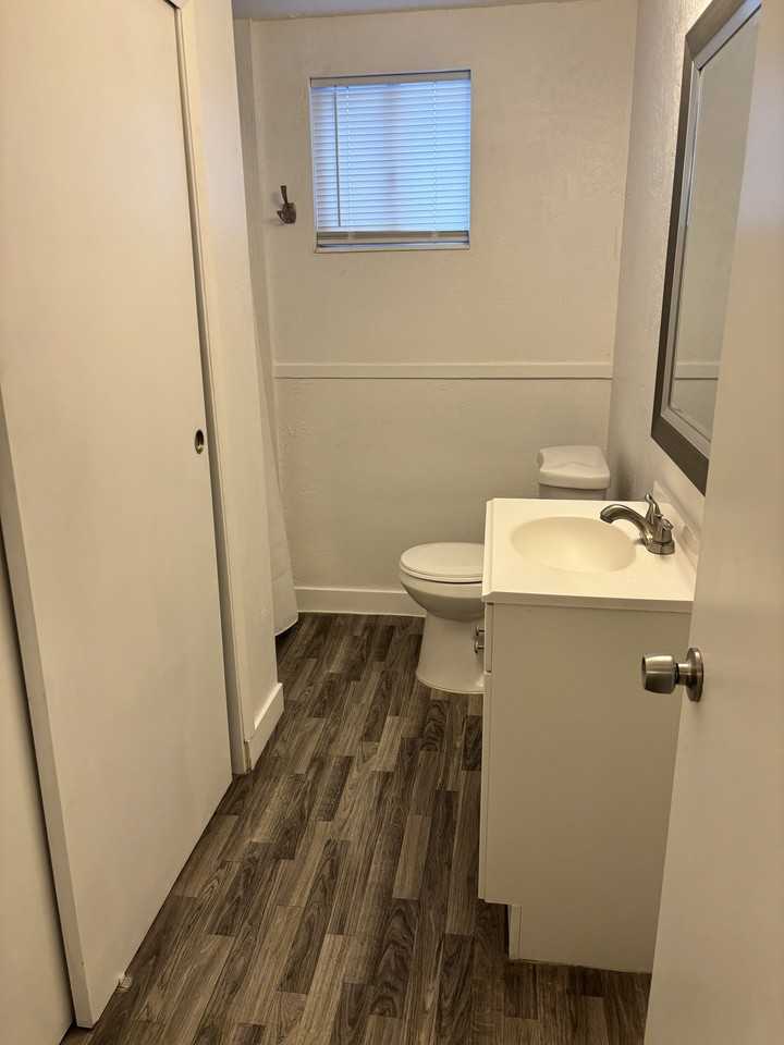 672 Southwest #B - Photo 2 of 19