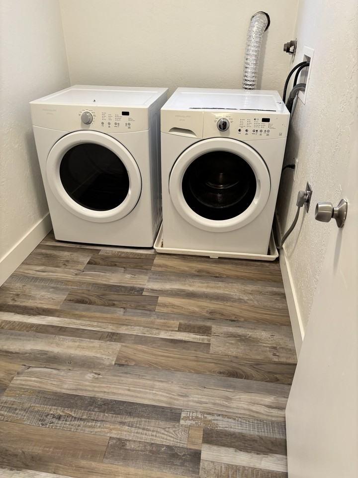 672 Southwest #B - Photo 2 of 19