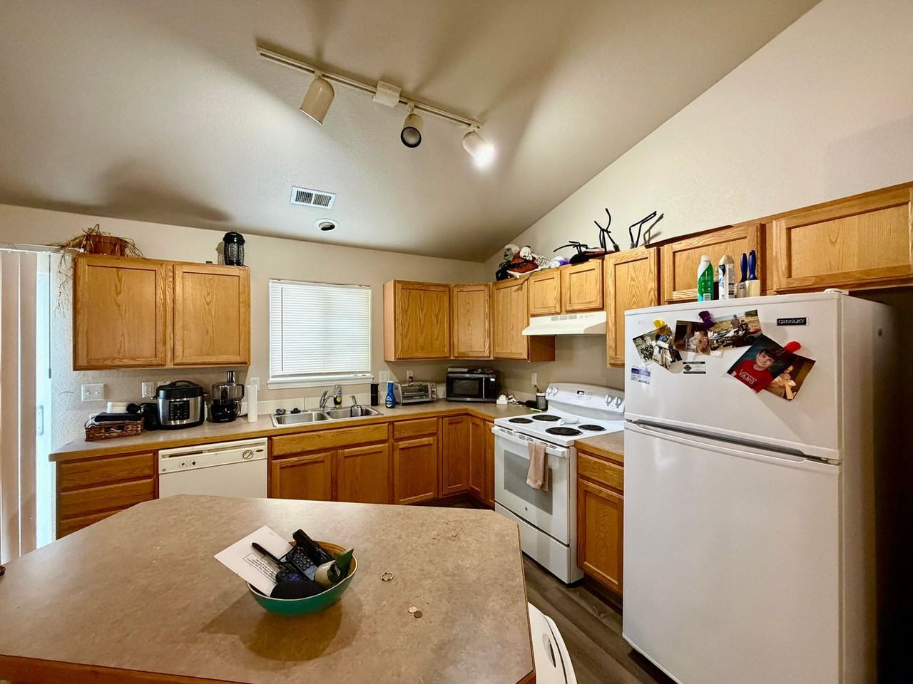 310 South Rachel Avenue - Photo 4 of 14