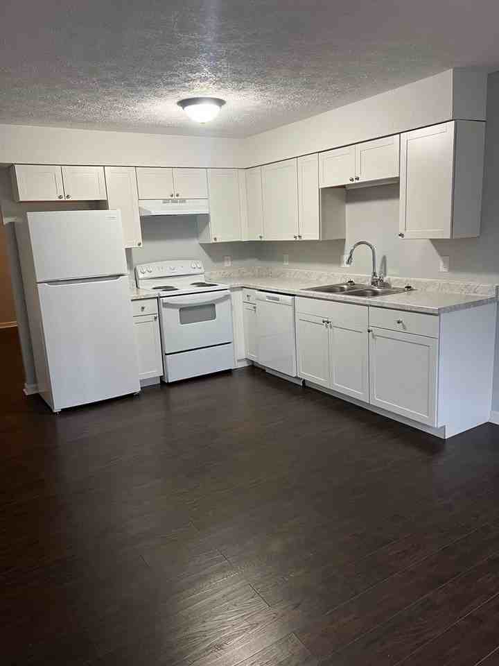 400 Crestview Dr #5 - Photo 3 of 10