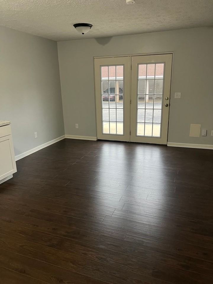 400 Crestview Dr #5 - Photo 4 of 10