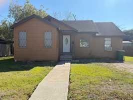 featured image of 1003 East Sabine Street