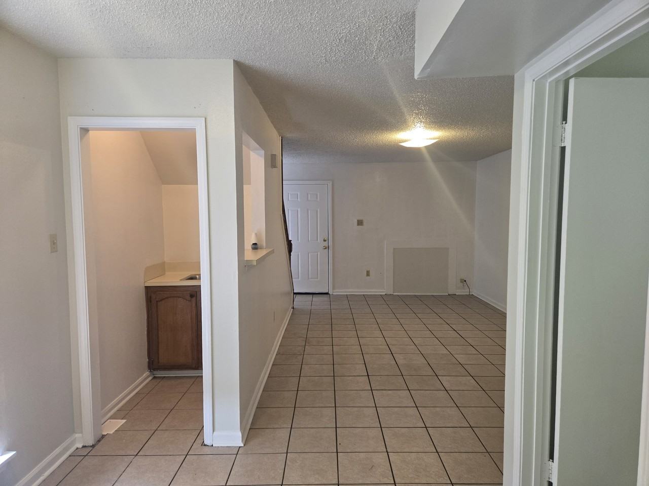 117 Oak Ridge Ave Apt D #1 - Photo 4 of 10