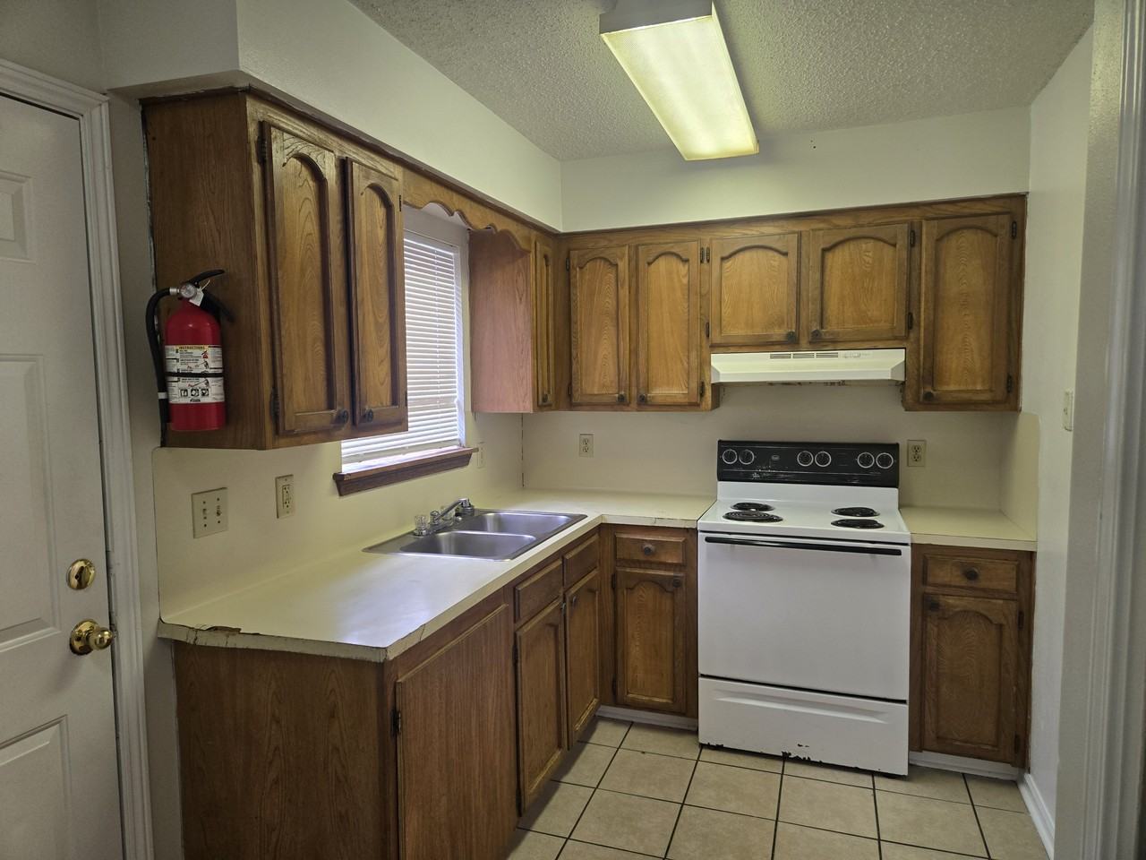 117 Oak Ridge Ave Apt D #1 - Photo 2 of 10