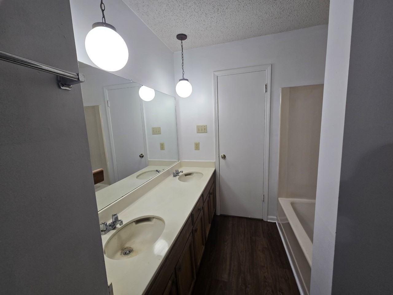 117 Oak Ridge Ave Apt D #1 - Photo 6 of 10