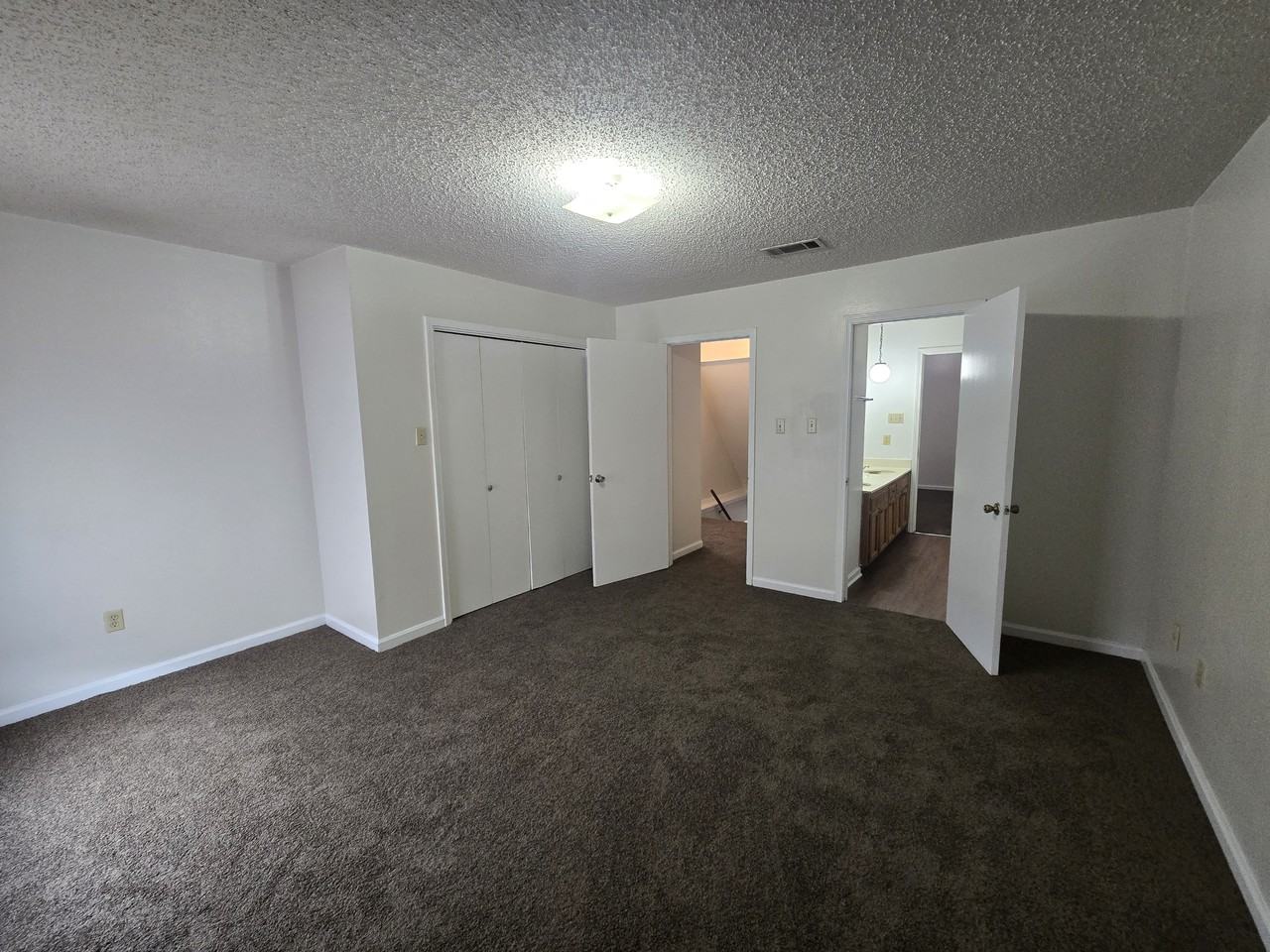 117 Oak Ridge Ave Apt D #1 - Photo 3 of 10