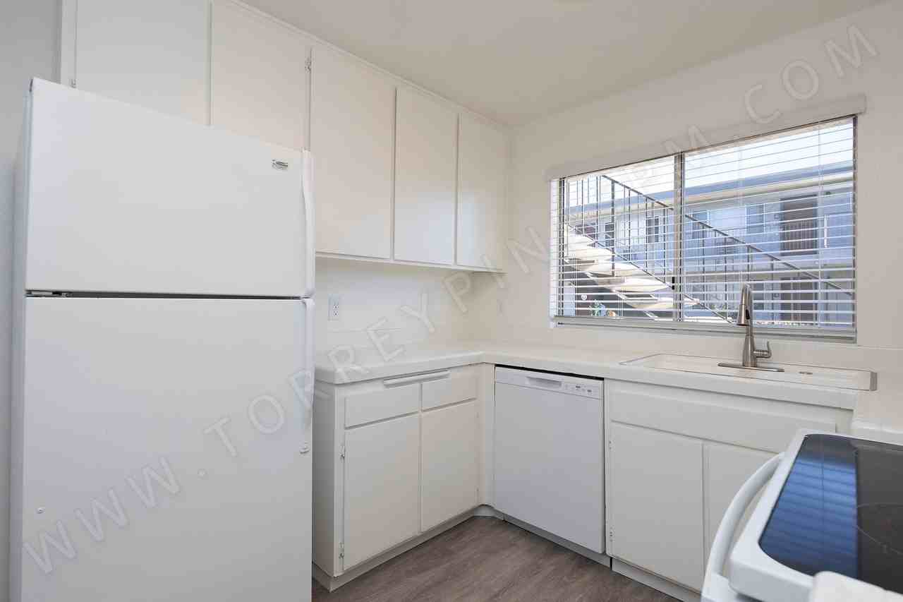 1386 Oakdale Ave - Photo 6 of 14