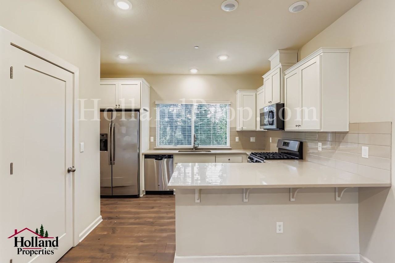 474 Ne Tork Pl - Photo 6 of 18