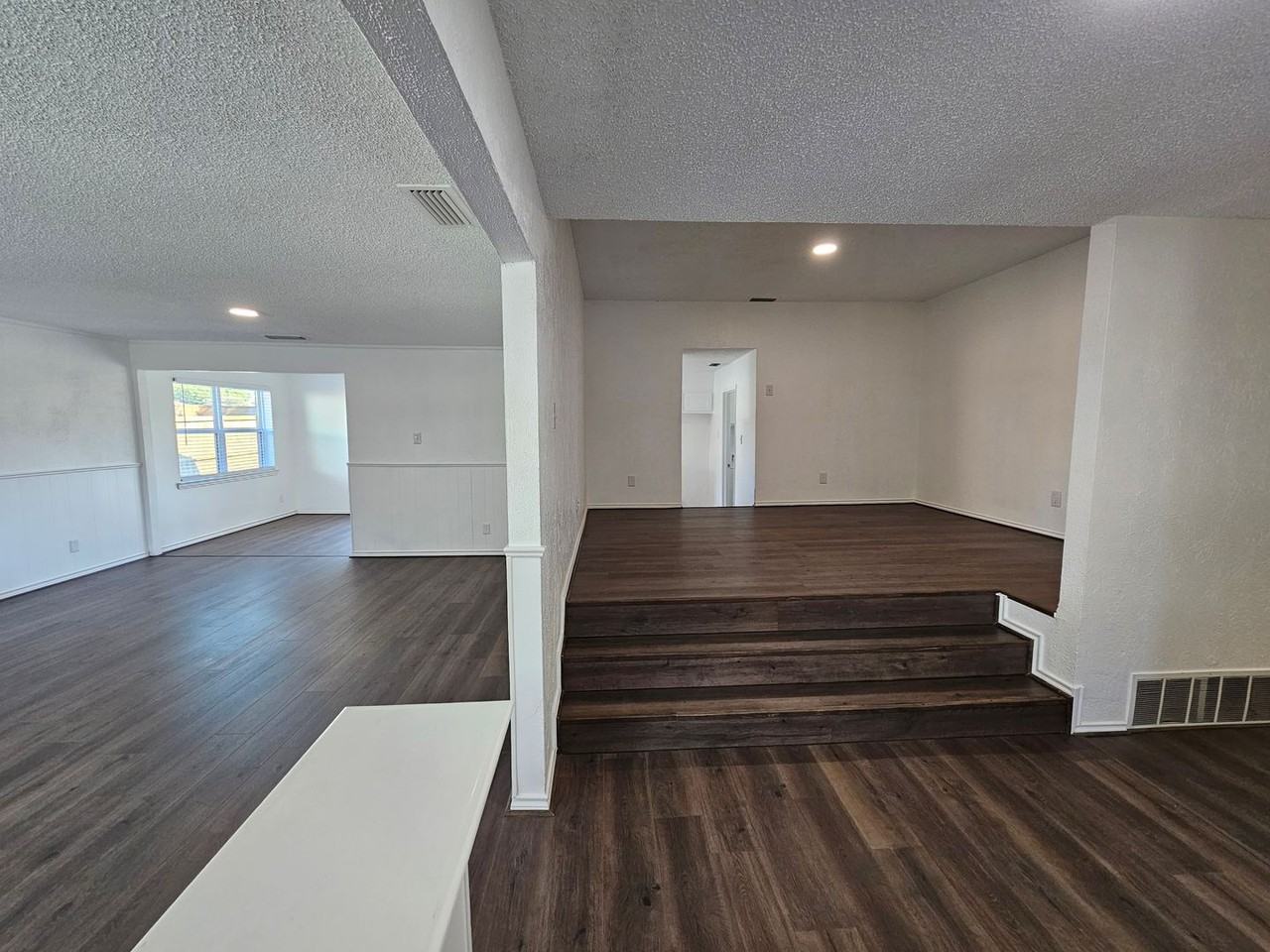 2400 Meadow Creek Dr - Photo 3 of 34