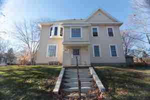 featured image of 1604 Arlington Ave