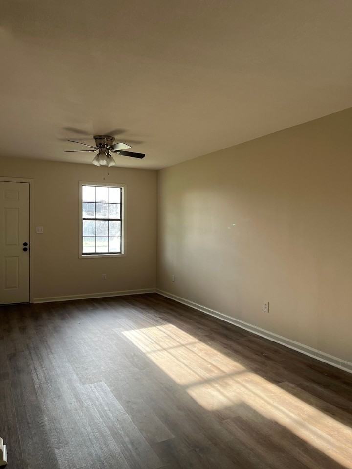 820 Smith Ave - Photo 5 of 27