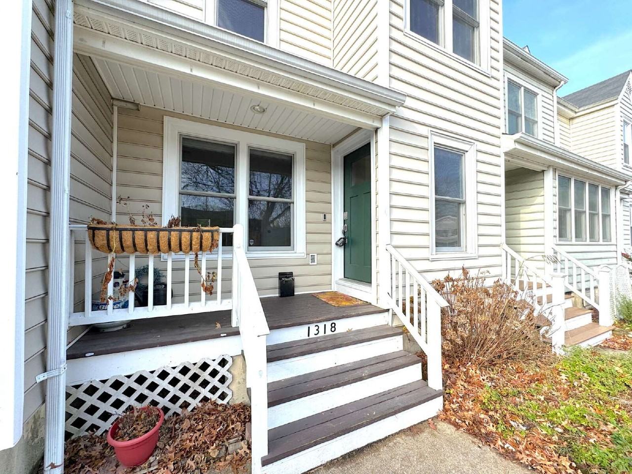 1318 Dewitt Avenue - Photo 2 of 27
