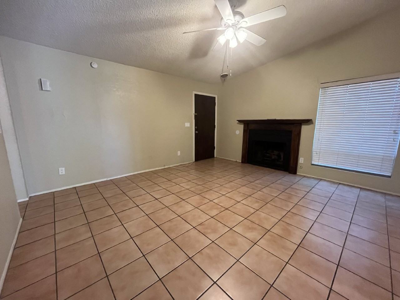 1785 W Elm St - Photo 3 of 17