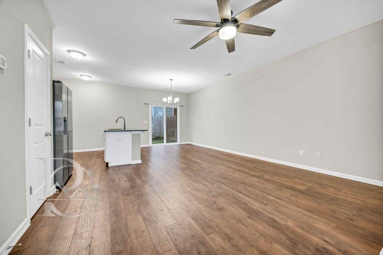 131 Hunters Grove Dr - Photo 2 of 22