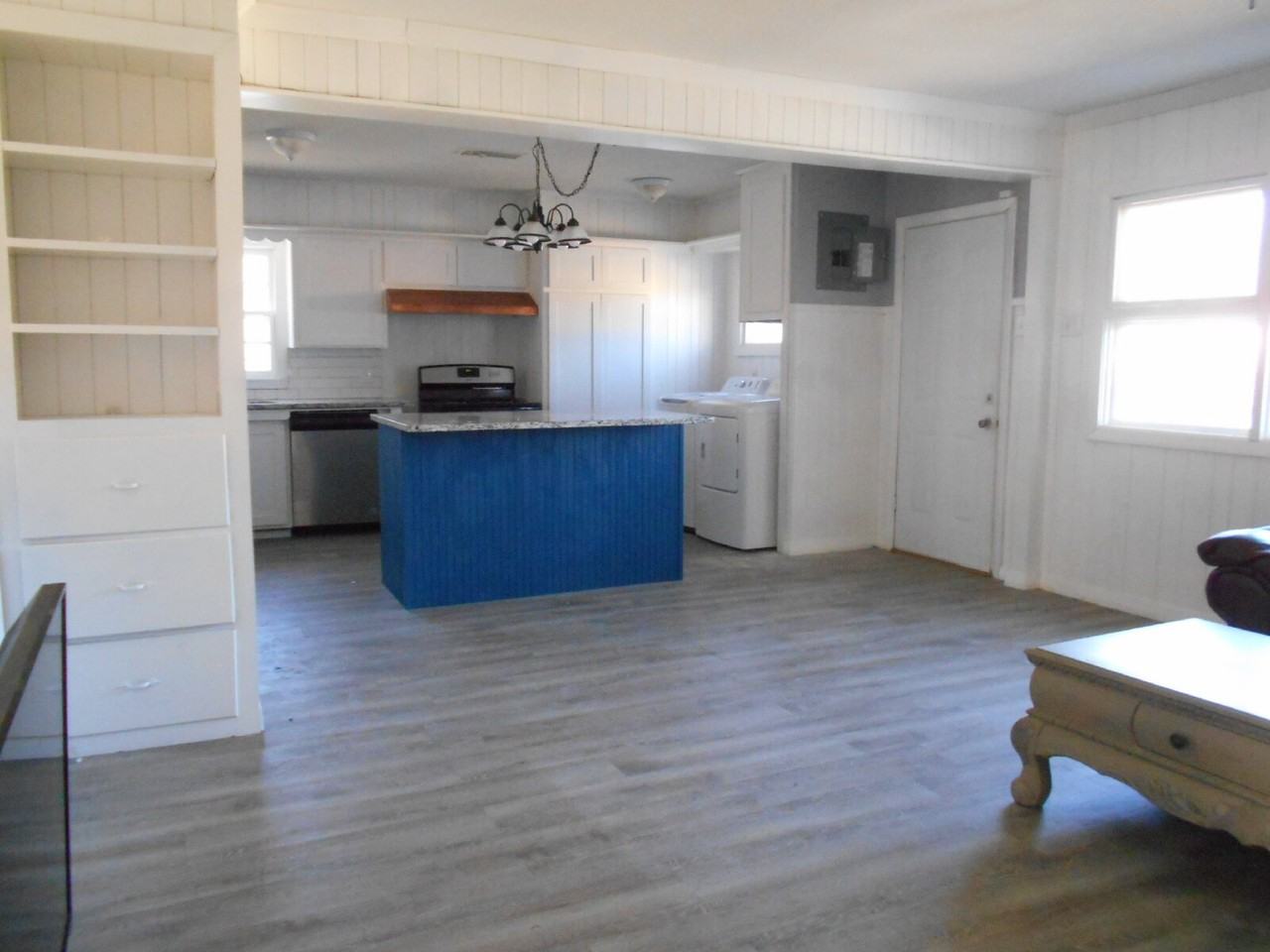 2614 31st Street - Photo 4 of 15