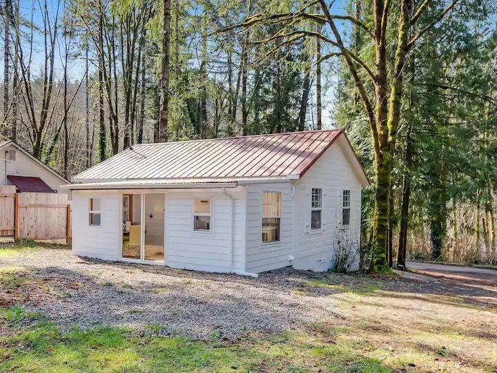 12705 Village Rd - Photo 2 of 21