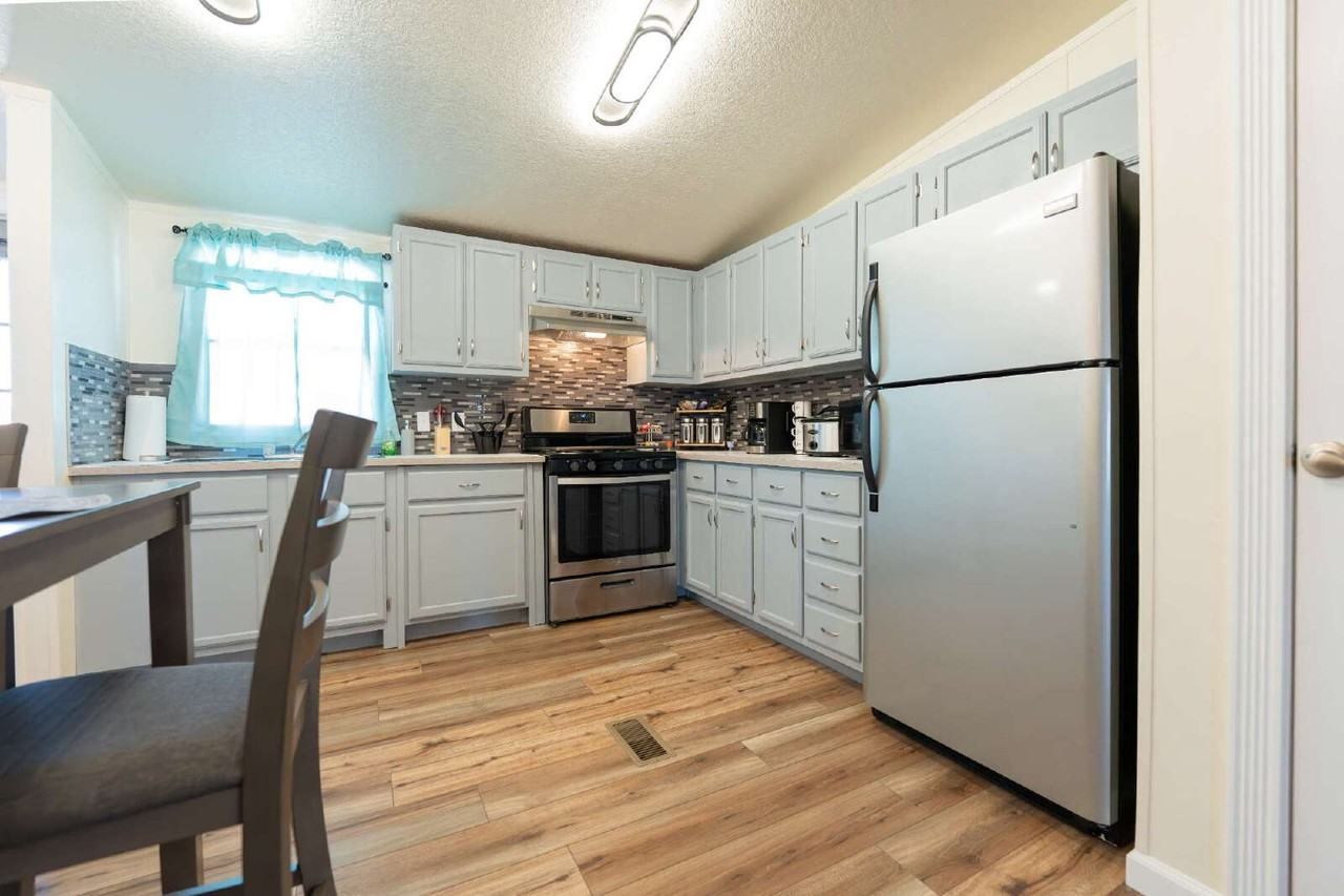 5655 W Main St - Photo 6 of 25