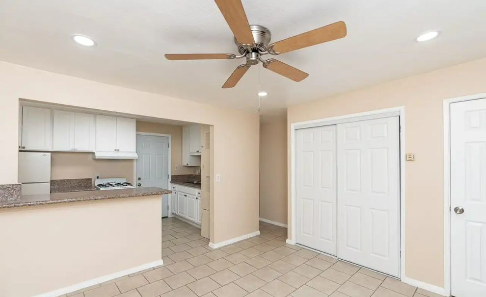 4213 Winona Avenue - Photo 3 of 9