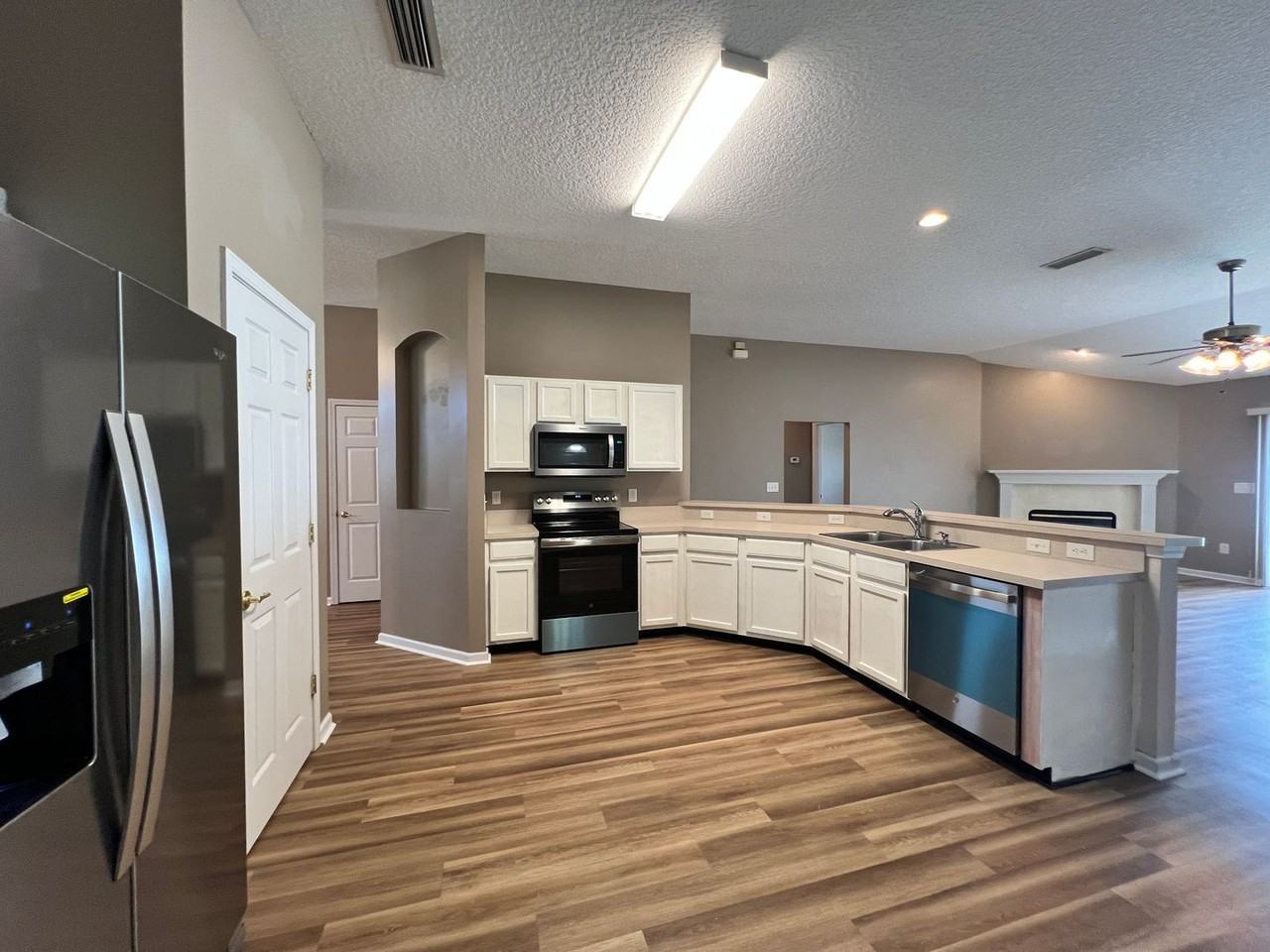 1109 Seattle Slew Ln - Photo 3 of 27