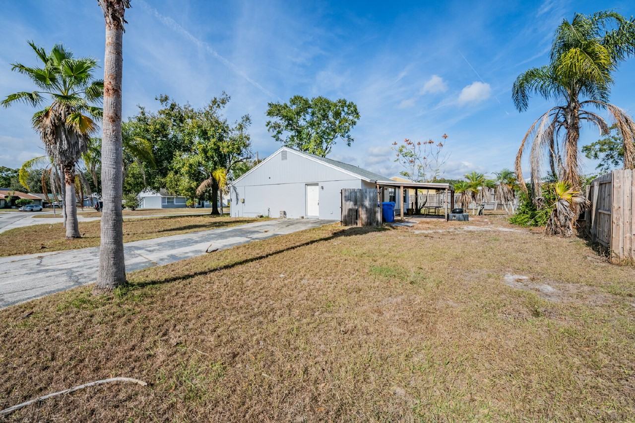 16001 Saddlestring Drive - Photo 4 of 43