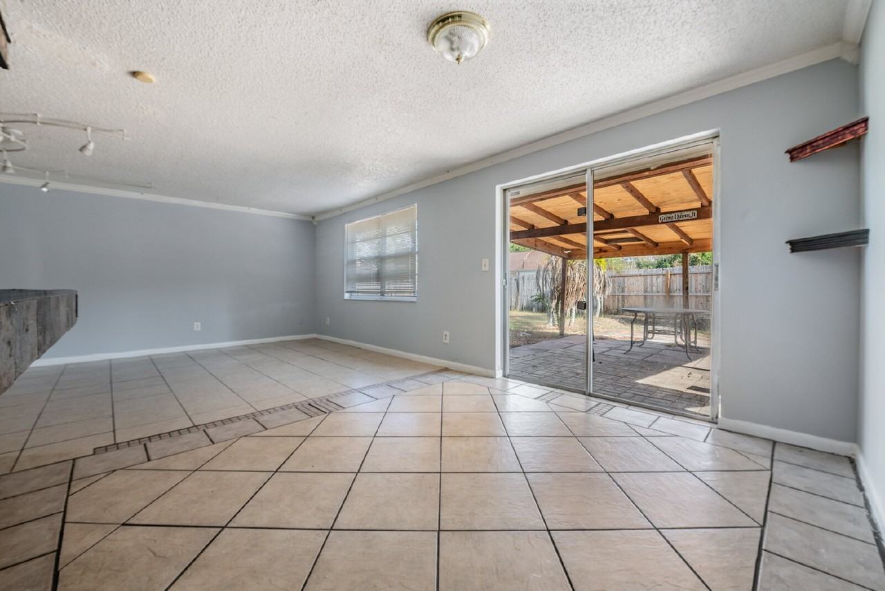 16001 Saddlestring Drive - Photo 6 of 43