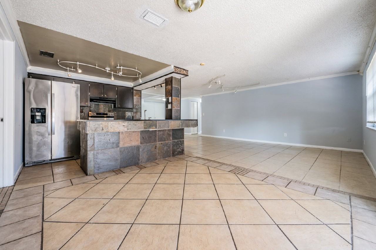 16001 Saddlestring Drive - Photo 7 of 43