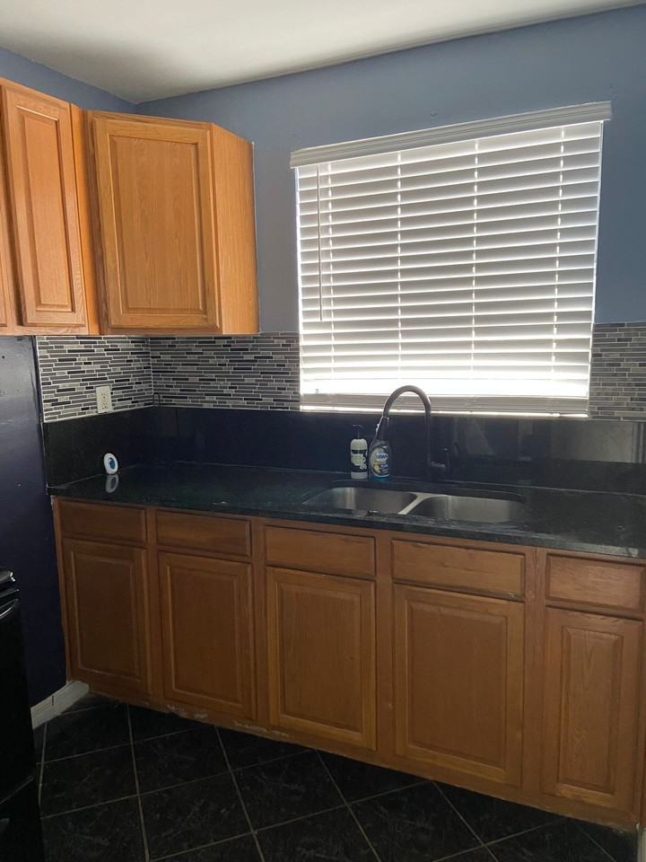 1153 Mcduff Ave S #3 - Photo 2 of 16