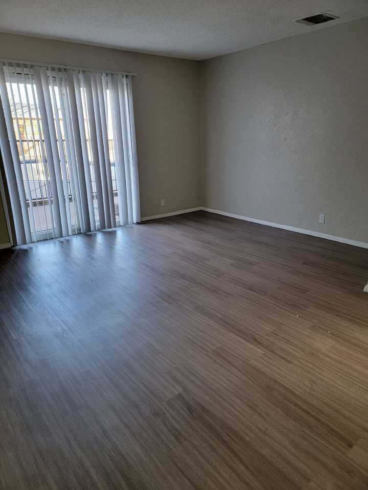 1300 Crown Point Avenue #8 - Photo 4 of 5