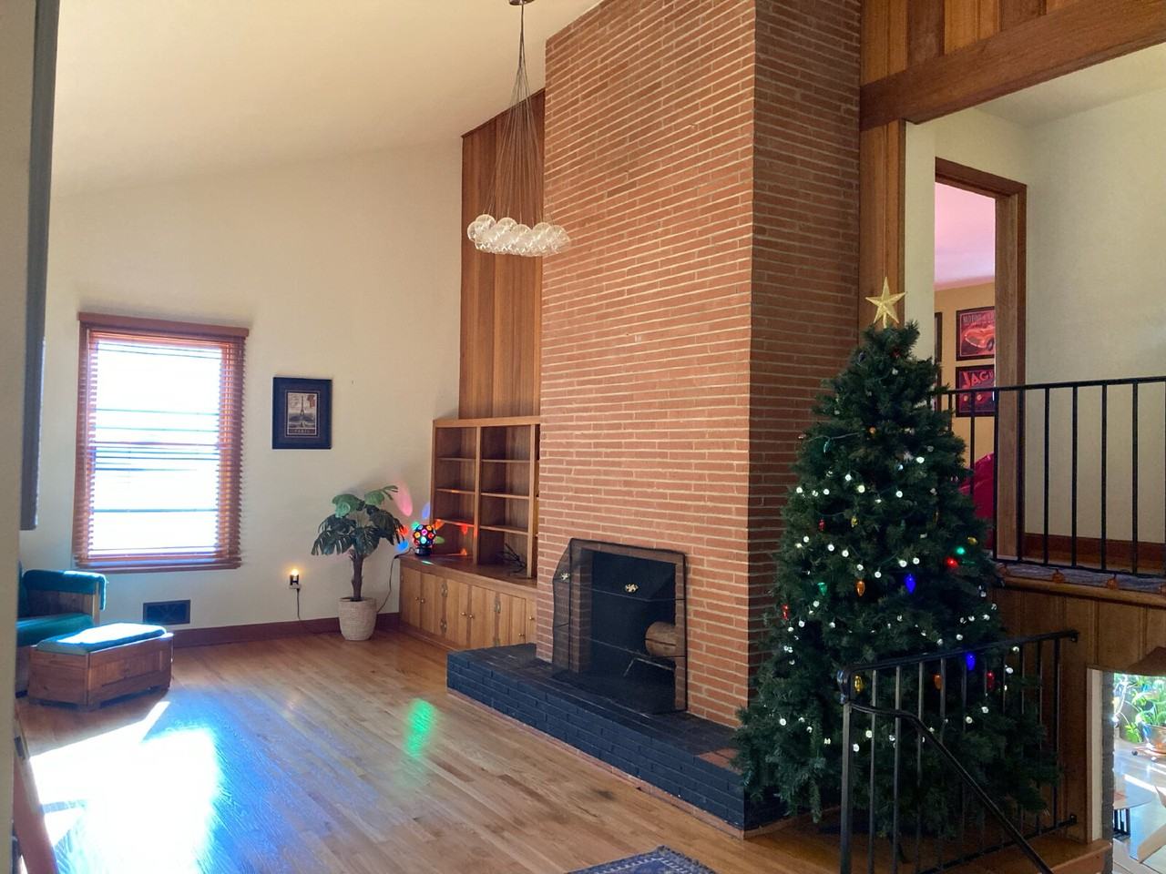 2239 Woodcrest Dr - Photo 4 of 23