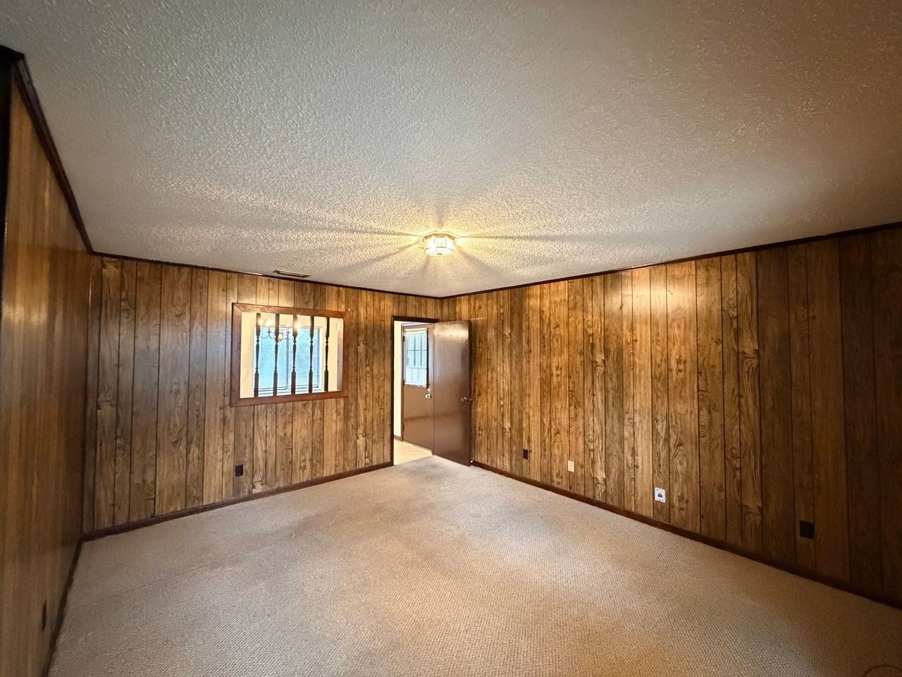 1000 Pineview Drive - Photo 2 of 14