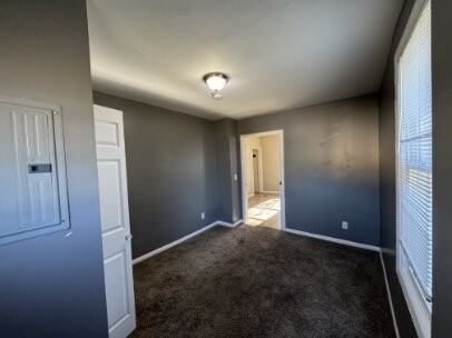 933 Front Ave - Photo 3 of 20