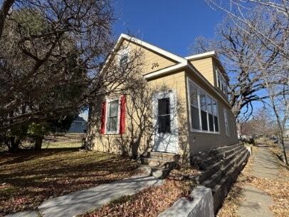 933 Front Ave - Photo 6 of 20