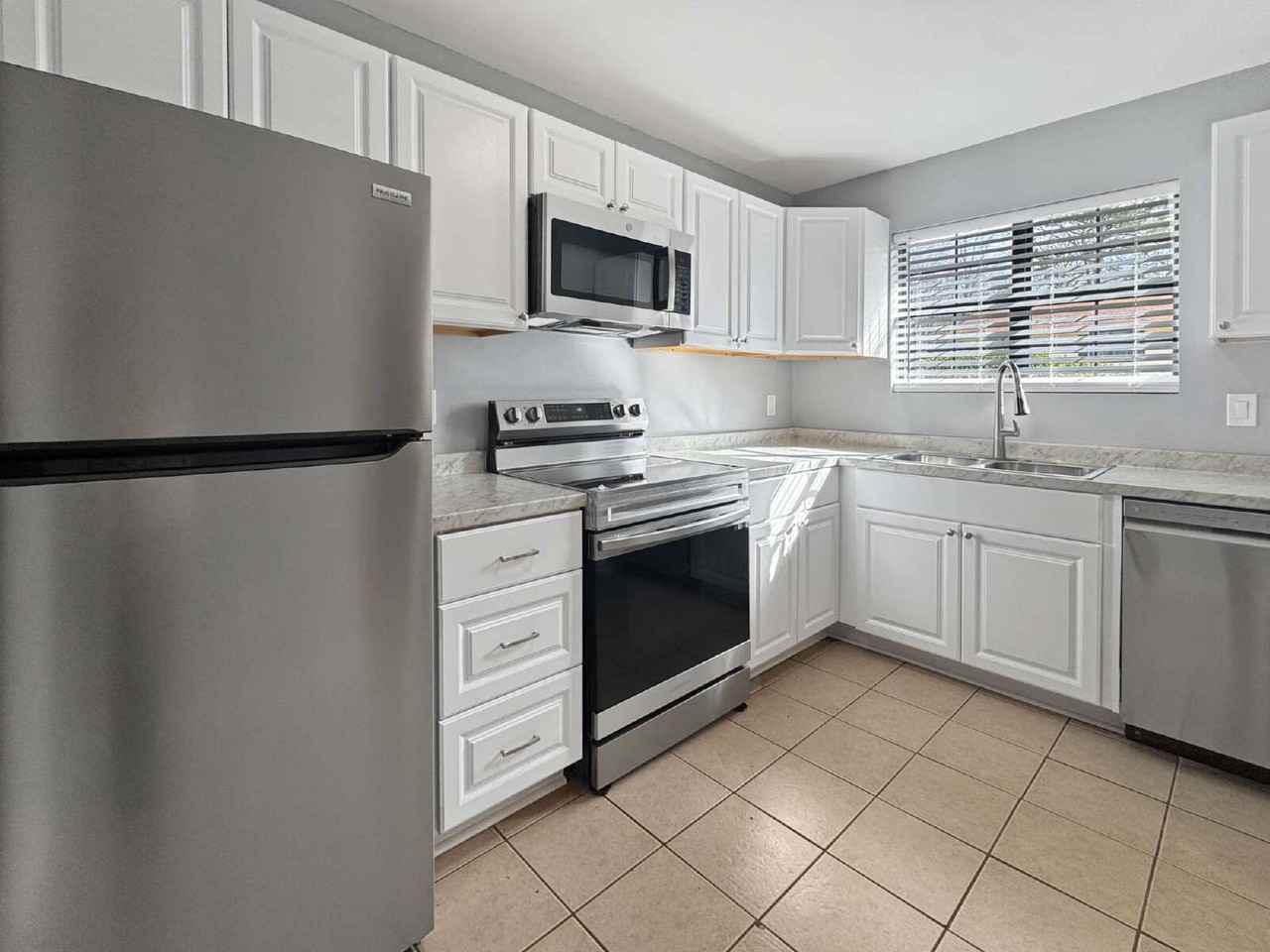 2498 Hidden Cove Ct #D - Photo 2 of 14