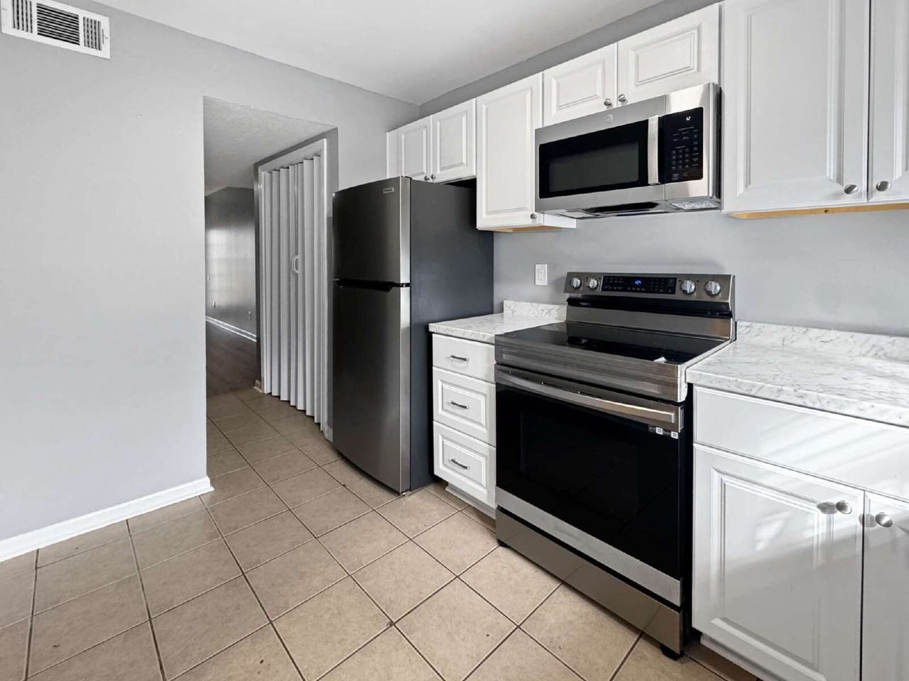 2498 Hidden Cove Ct #D - Photo 3 of 14