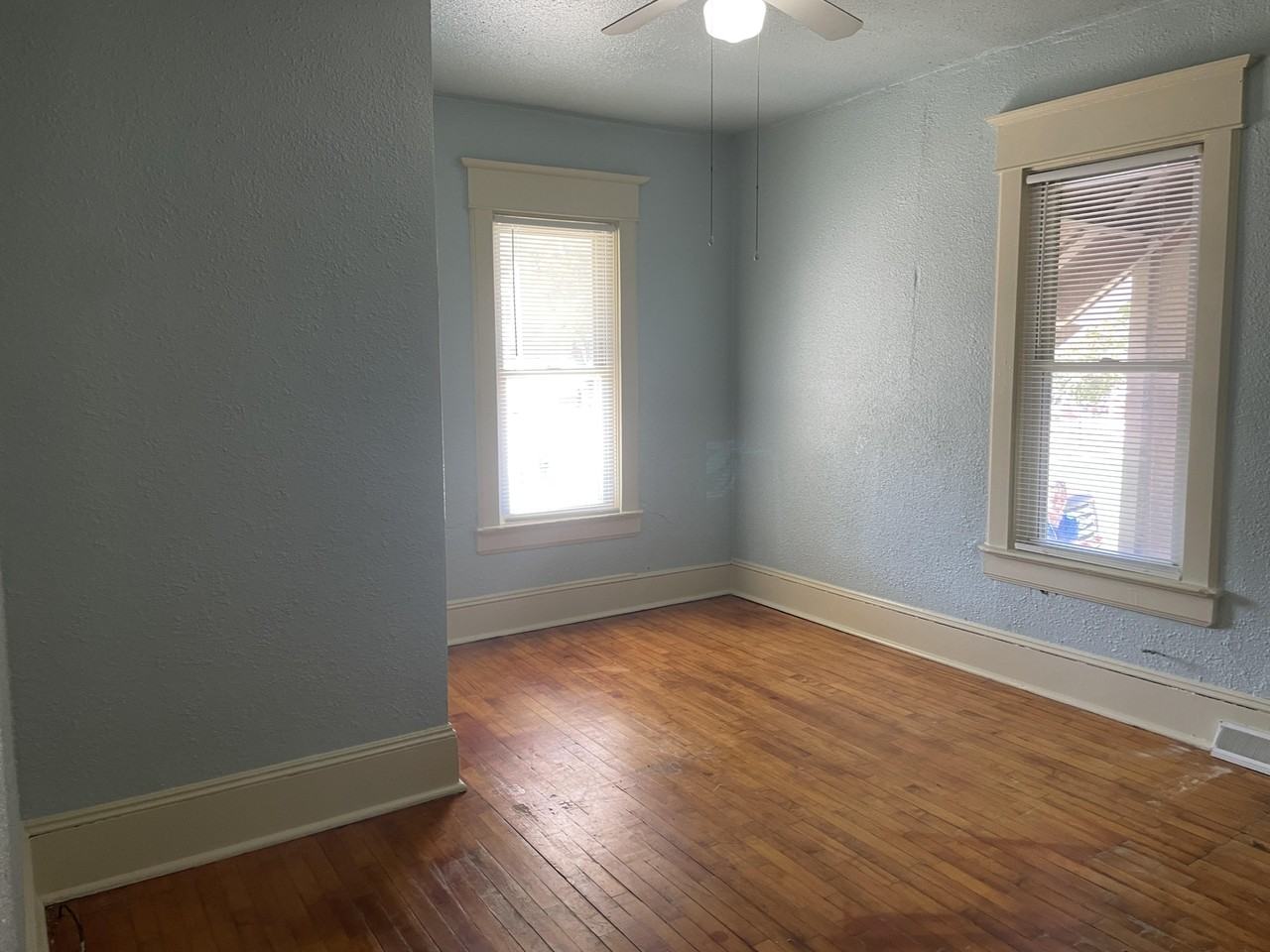 406 Naymut St - Photo 3 of 7