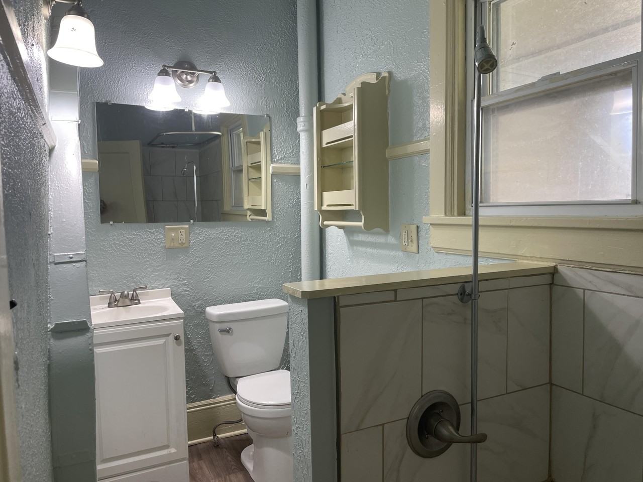 406 Naymut St - Photo 2 of 7