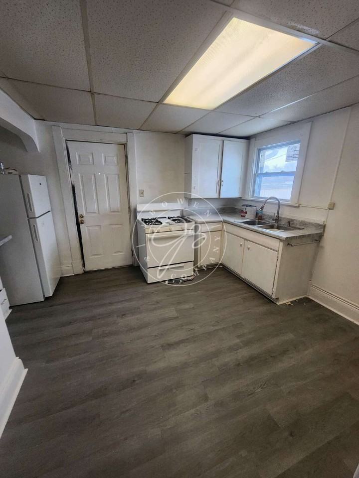 734 Phillips Ave #B - Photo 5 of 12