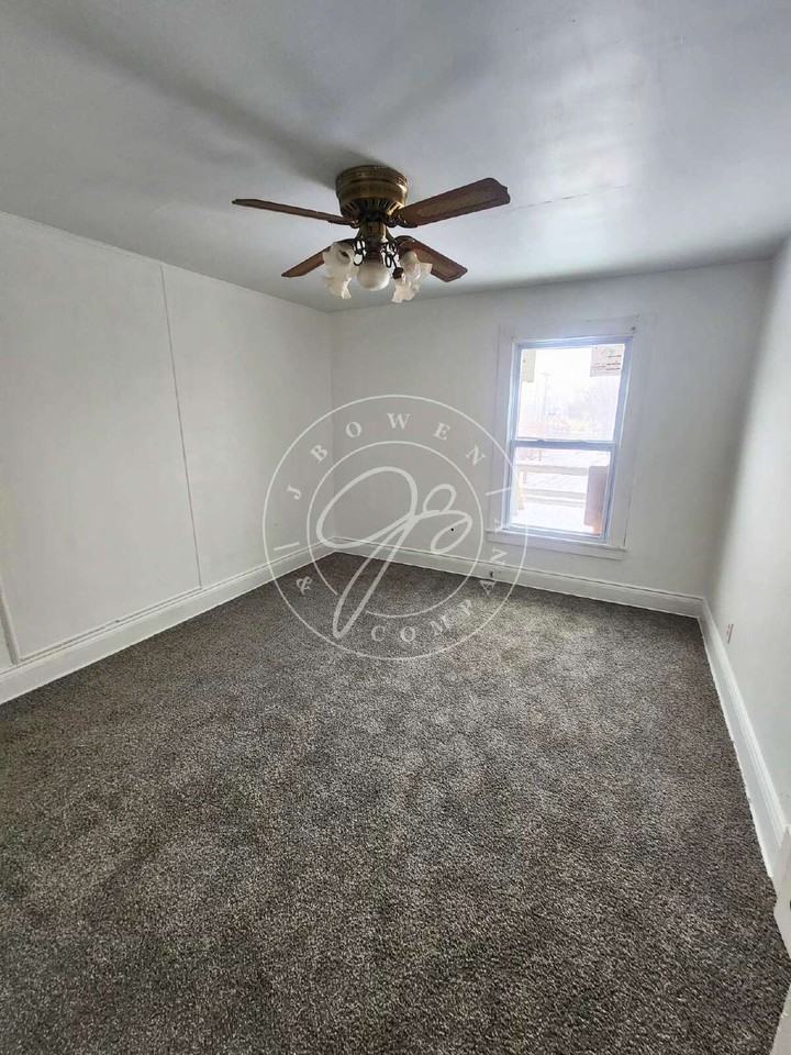 734 Phillips Ave #B - Photo 7 of 12